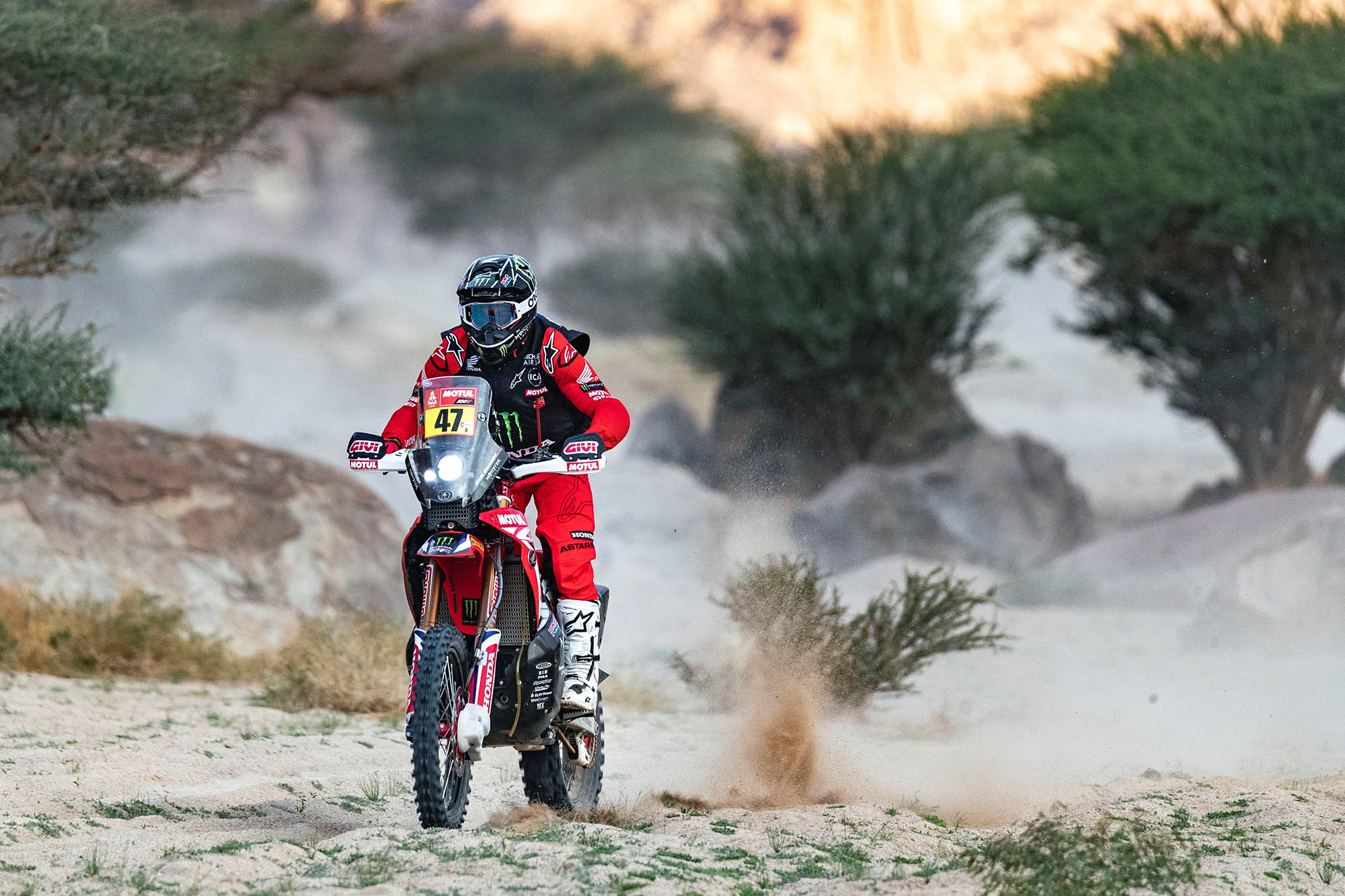 327141_Kevin_Benavides_Claims_First_Dakar_Rally_Victory_Honda_Wins_Motorcycle
