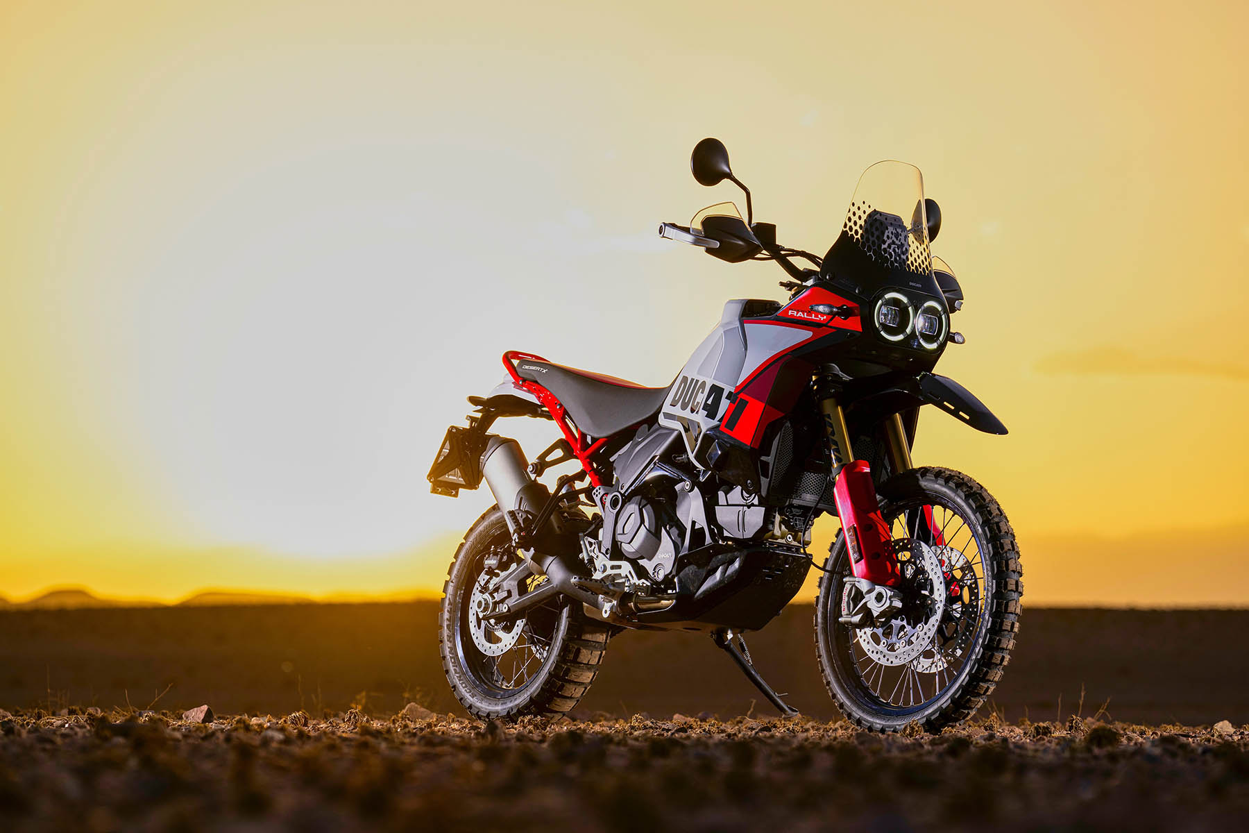 Ducati_Desert_X_Rally_Sunset