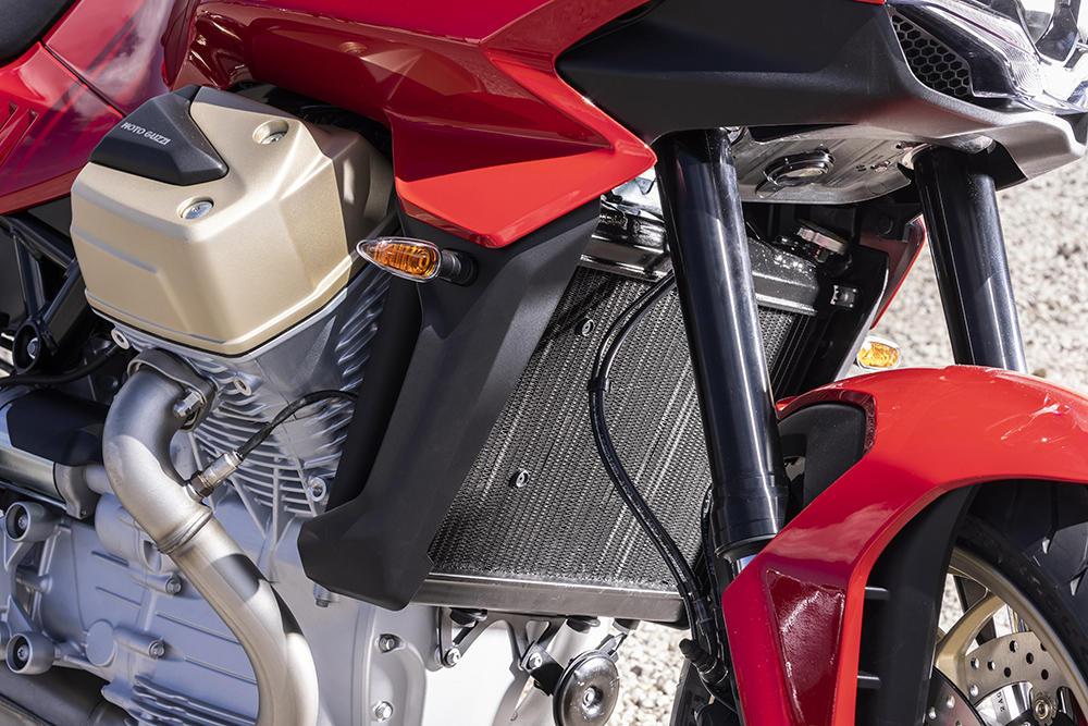 Moto Guzzi V100 Mondello Red Engine Details