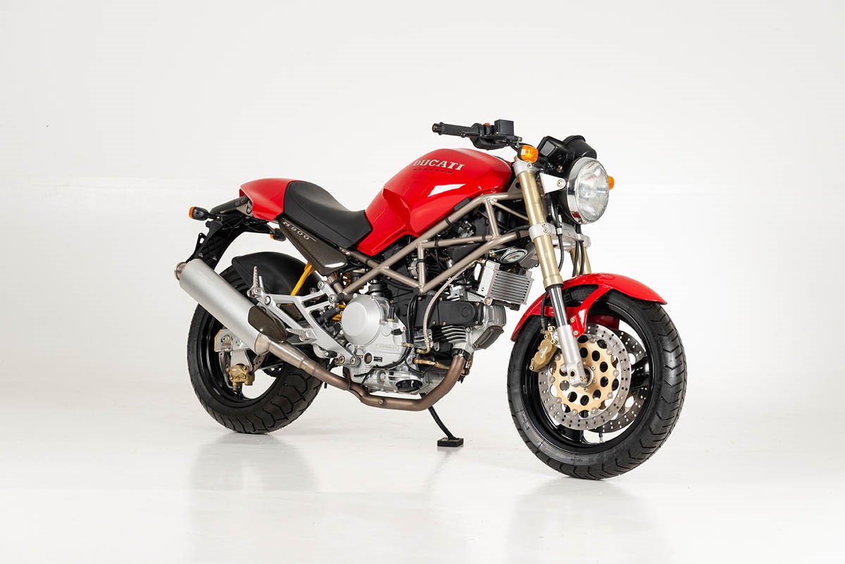 Ducati-Monster-900